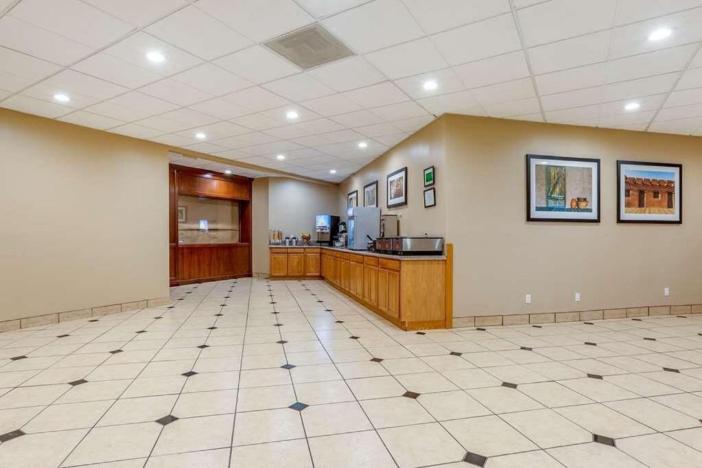 Clarion Inn & Suites, Roswell Bagian luar foto