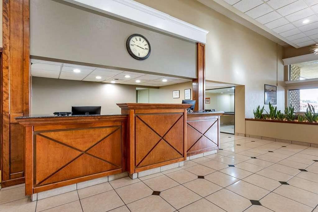Clarion Inn & Suites, Roswell Bagian luar foto