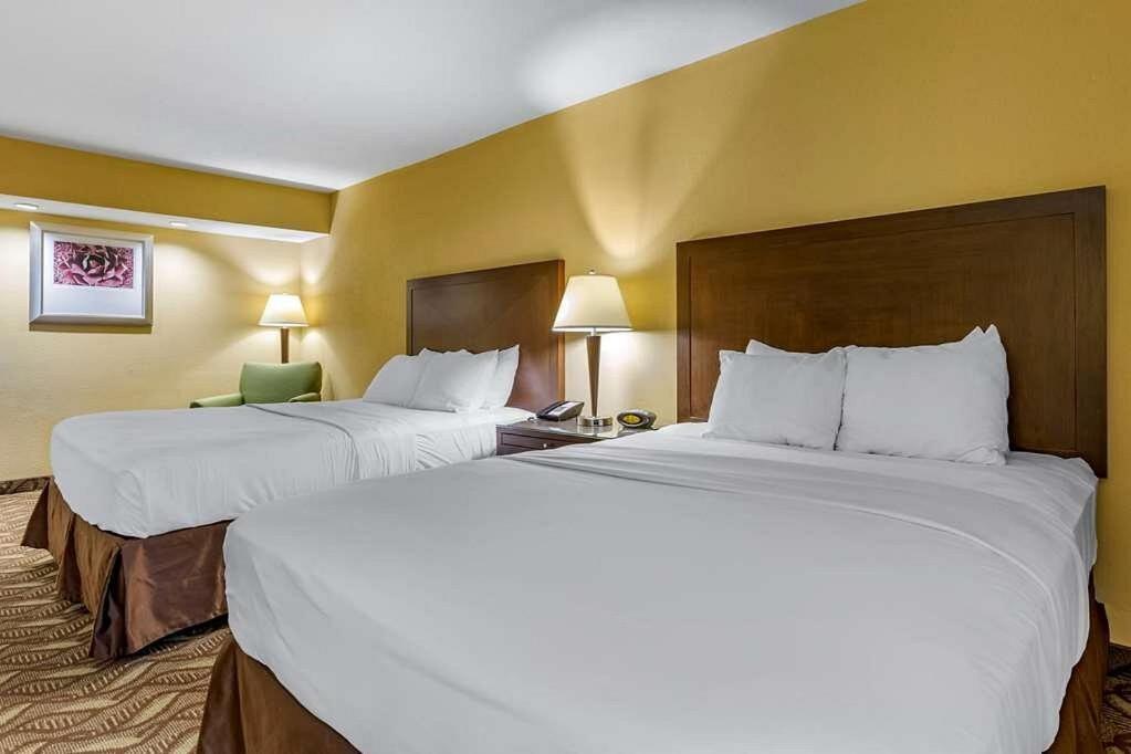 Clarion Inn & Suites, Roswell Bagian luar foto