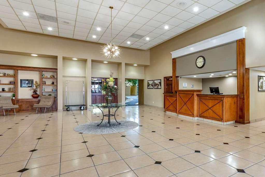 Clarion Inn & Suites, Roswell Bagian luar foto