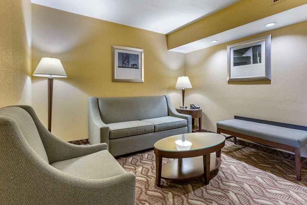 Clarion Inn & Suites, Roswell Bagian luar foto