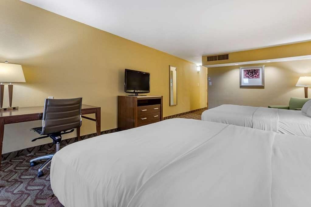 Clarion Inn & Suites, Roswell Bagian luar foto