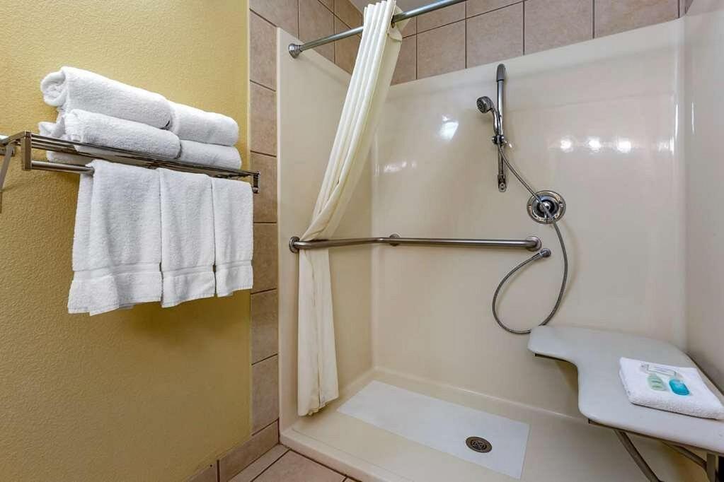 Clarion Inn & Suites, Roswell Bagian luar foto