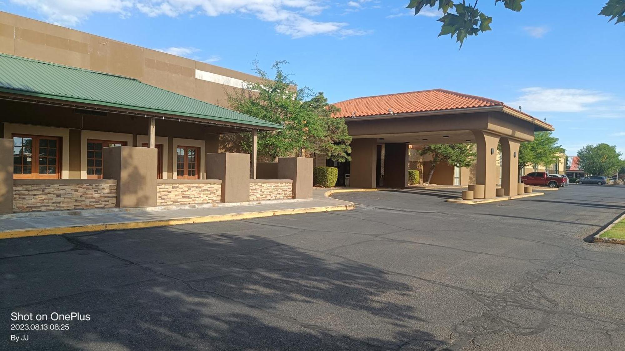 Clarion Inn & Suites, Roswell Bagian luar foto